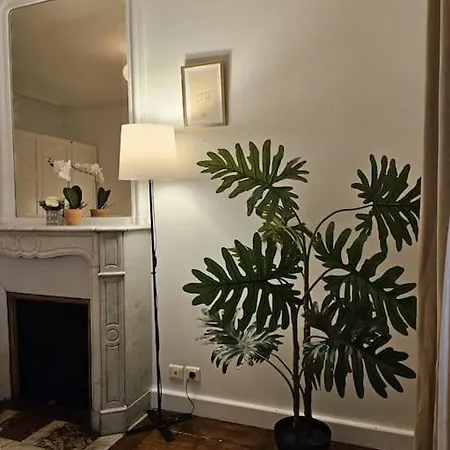 5 Personnes People Max Paris