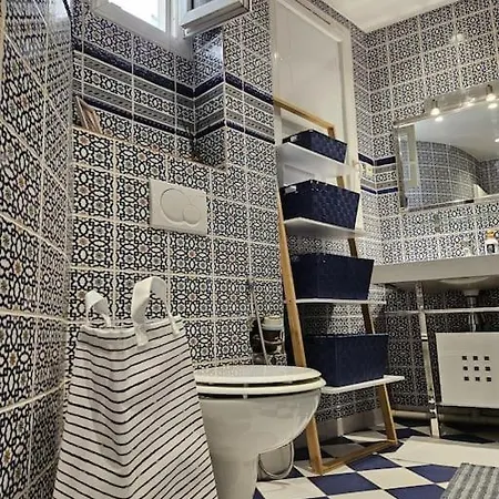 5 Personnes People Max * Paris