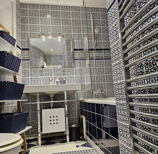 5 Personnes People Max Daire Paris